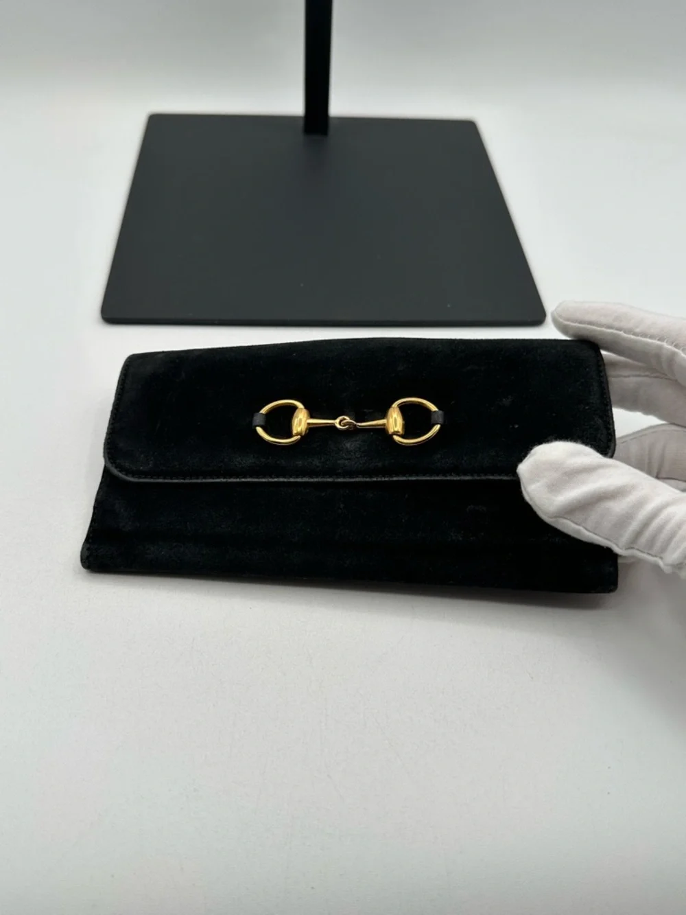 Gucci Gold Horse Bit Velvet Wallet - Picture 2 of 14